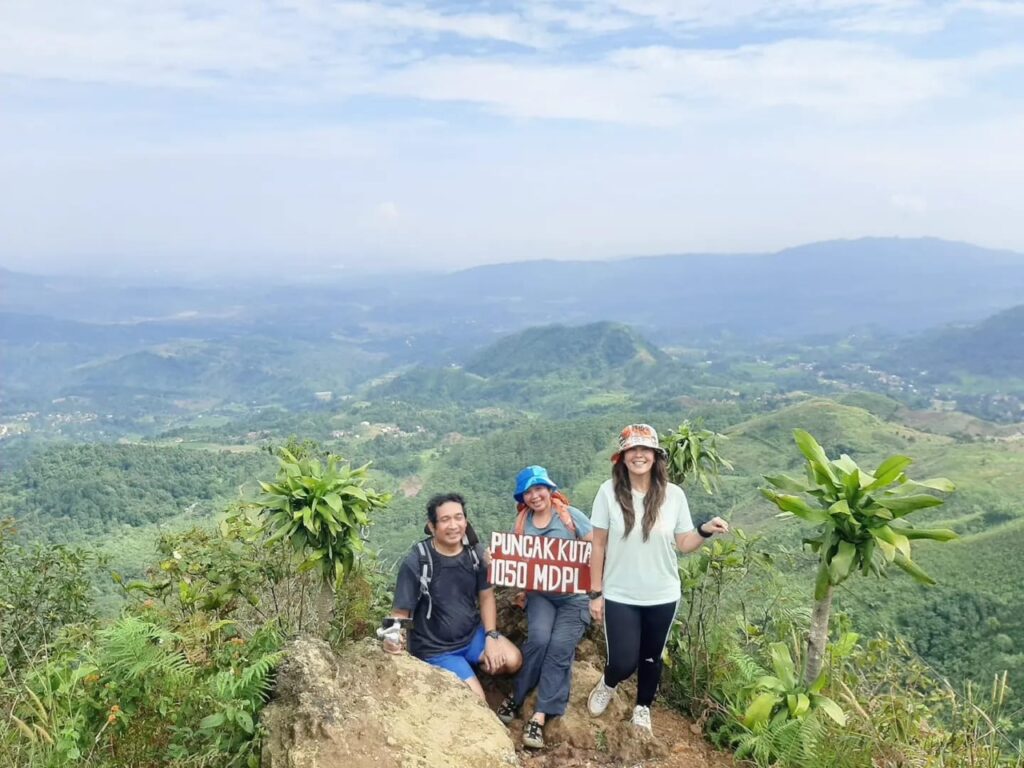 Gunung Kuta Curug Mariuk - Trekking Wisata Sentul